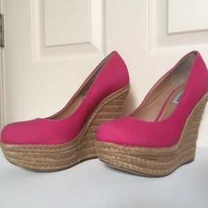 Size 8 Steve Madden Espadrille Wedges in Flamingo